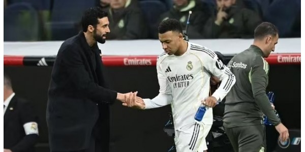 Toen de "vierde spits" het glamoureuze imago van Real Madrid aan diggelen sloeg Toen de "vierde spits" het glamoureuze imago van Real Madrid aan diggelen sloeg